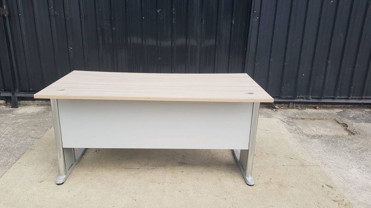 โต๊ะทำงาน 2 ลิ้นชัก ขาเหล็ก ท็อปไม้ สีน้ำตาลอ่อน ยี่ห้อ Logica  รูปที่ 4