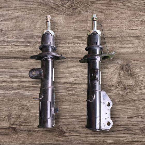 ขายโช๊คคู่หน้า MG EP แท้ถอด สภาพสวย สมบูรณ์ ไม่รั่ว ไม่ซึม ไม่ล้า คู่ละ1,800 บ. รับได้ที่บ้าน ย่าน สายไหม กทม.หรือจัดส่งลงทะเบียน. รูปที่ 2