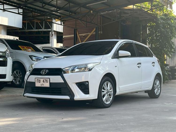 รถ Toyota Yaris 1.2 J สี ขาว
