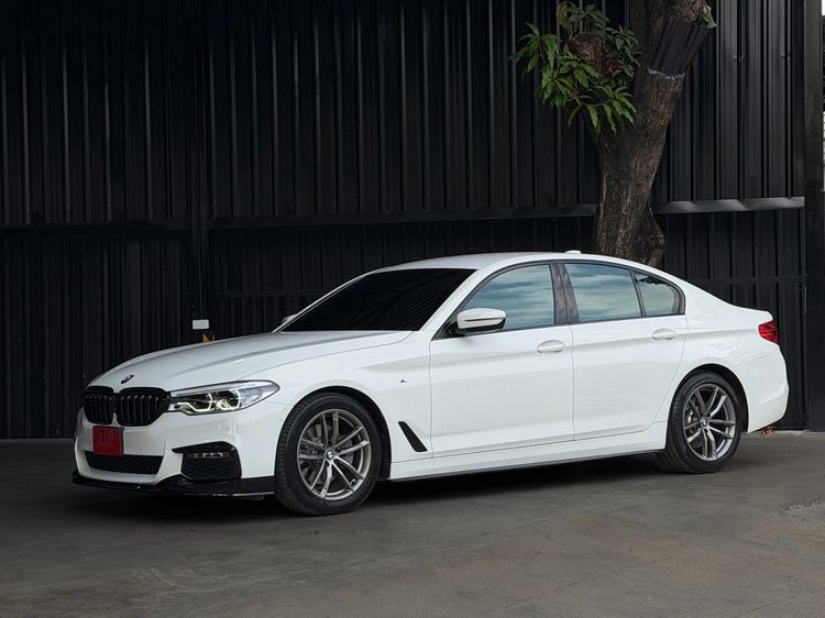 รถ BMW Series 5 520d สี ขาว