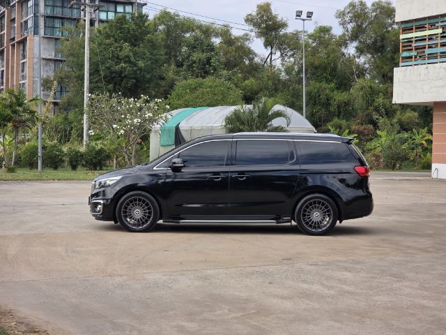 รถ Kia Grand Carnival 2.2 EX สี ดำ
