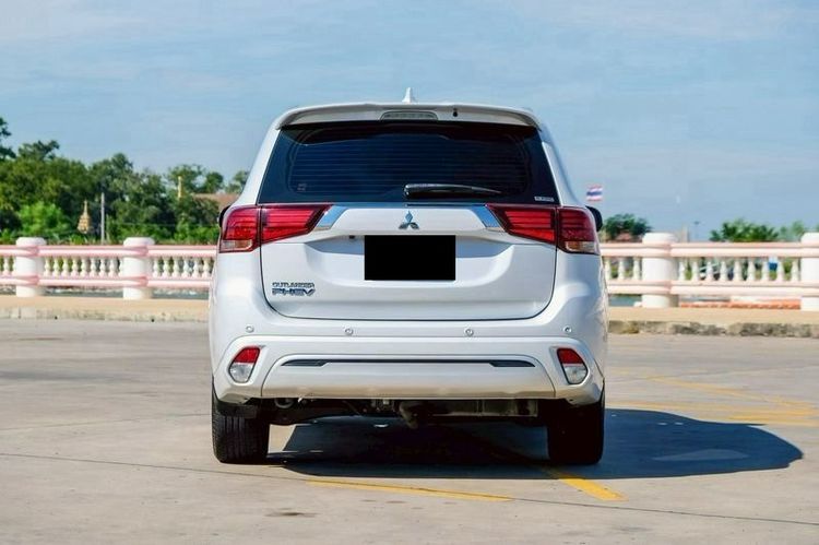 Mitsubishi Outlander 2021 Phev 2.4 GT Premium 4WD Utility-car ปลั๊กอินไฮบริด (PHEV) เกียร์อัตโนมัติ ขาว รูปที่ 4