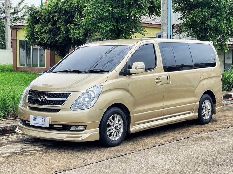 รถ Hyundai H-1  2.5 Deluxe สี บรอนซ์ทอง