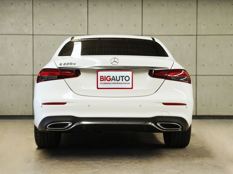 Mercedes-Benz E-Class 2023 E220 Sedan ดีเซล ไม่ติดแก๊ส เกียร์อัตโนมัติ ขาว รูปที่ 4