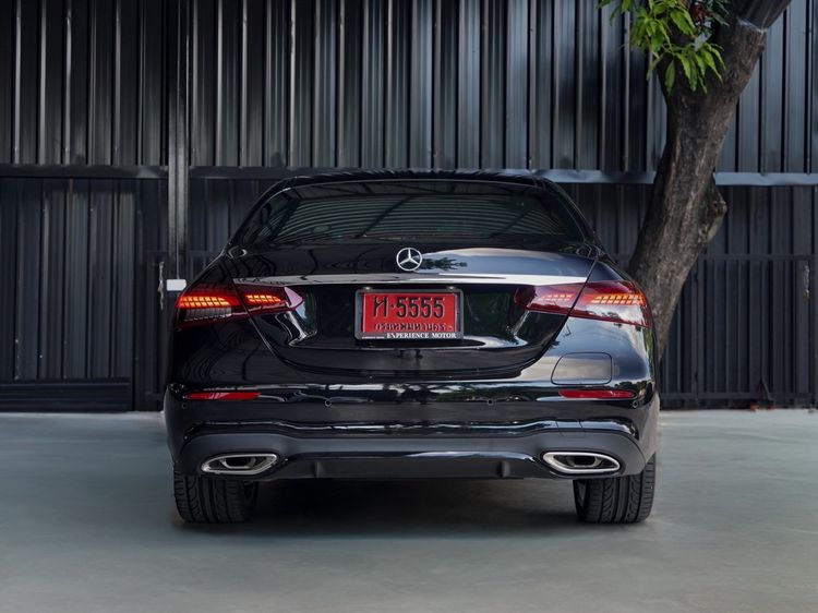 Mercedes-Benz E-Class 2022 E300e Sedan ปลั๊กอินไฮบริด (PHEV) ไม่ติดแก๊ส เกียร์อัตโนมัติ ดำ รูปที่ 3