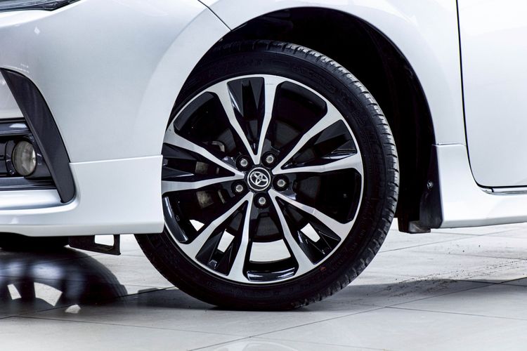 Toyota Altis 2019 1.8 Esport Sedan เบนซิน ไม่ติดแก๊ส เกียร์อัตโนมัติ เทา รูปที่ 3