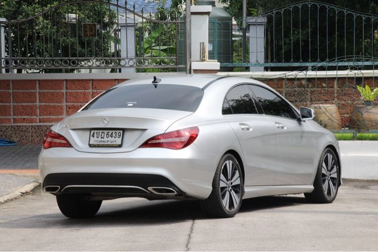 Mercedes-Benz CLA-Class 2018 CLA200 Sedan เบนซิน เกียร์อัตโนมัติ เงิน รูปที่ 4