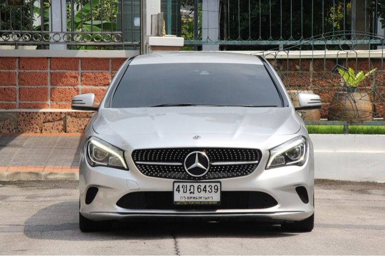 Mercedes-Benz CLA-Class 2018 CLA200 Sedan เบนซิน เกียร์อัตโนมัติ เงิน รูปที่ 2