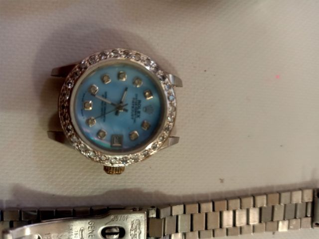 นาฬิกาแบรนด์หน้าปัดล้อมเพชร รูปที่ 2