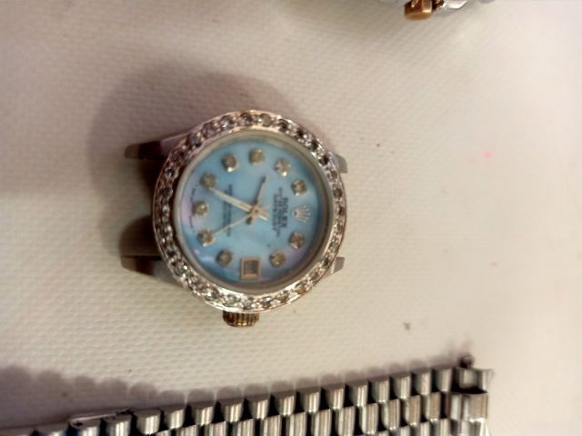 นาฬิกาแบรนด์หน้าปัดล้อมเพชร