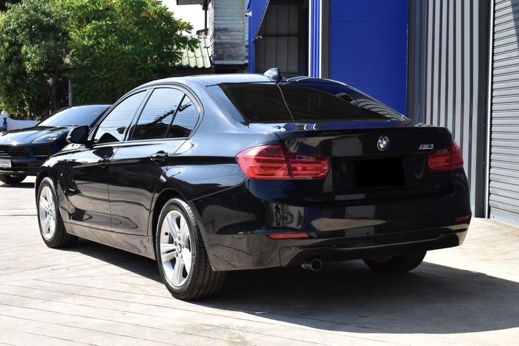 BMW Series 3 2014 320d Sedan ดีเซล เกียร์อัตโนมัติ ดำ รูปที่ 3