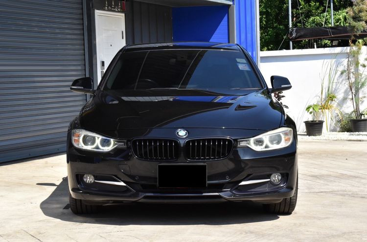 BMW Series 3 2014 320d Sedan ดีเซล เกียร์อัตโนมัติ ดำ รูปที่ 2