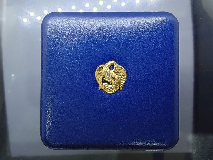 เหรียญที่ระลึกอนุสรณ์การพระราชพิธีถวายพระเพลิงพระบรมศพ สมเด็จย่า พ.ศ.2539 เนื้อเงิน พร้อมกล่องหนัง รูปที่ 7