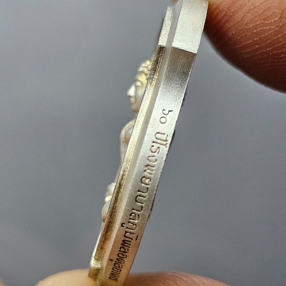 เหรียญพระพุทธโสธร คุ้มเกล้าฯ รูปอาร์ม เนื้อเงิน ชุบทองคำขาว "ใต้ร่มพระบารมี คุ้มเกล้าฯ ที่ระลึก 60 ปี โรงพยาบาลภูมิพลฯ ปี2552 พร้อมตลับเดิม รูปที่ 7