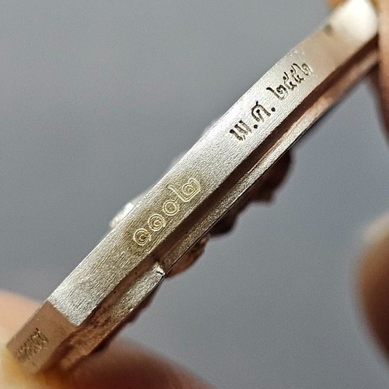 เหรียญพระพุทธโสธร คุ้มเกล้าฯ รูปอาร์ม เนื้อเงิน ชุบทองคำขาว "ใต้ร่มพระบารมี คุ้มเกล้าฯ ที่ระลึก 60 ปี โรงพยาบาลภูมิพลฯ ปี2552 พร้อมตลับเดิม รูปที่ 8