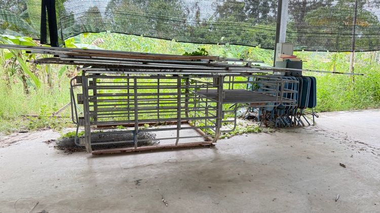 คอกเหล็ก