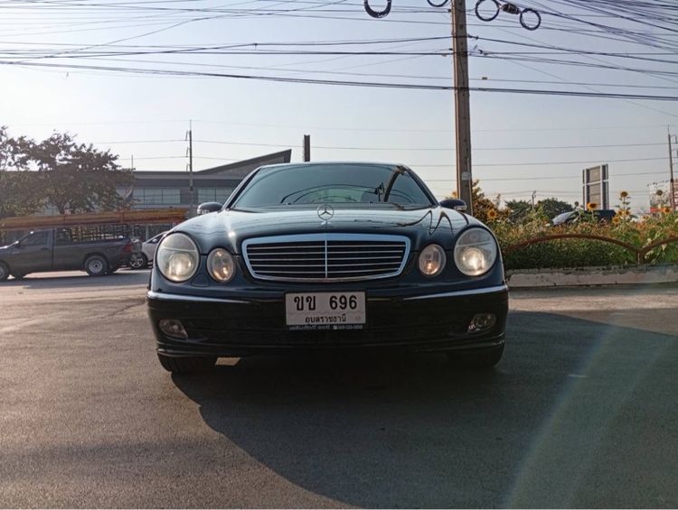 Mercedes-Benz E-Class 2005 E240 Sedan เบนซิน ไม่ติดแก๊ส เกียร์อัตโนมัติ ดำ รูปที่ 3