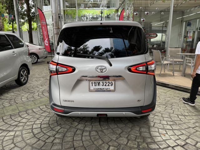 Toyota Sienta 2020 1.5 V Utility-car เบนซิน เกียร์อัตโนมัติ บรอนซ์เงิน รูปที่ 4