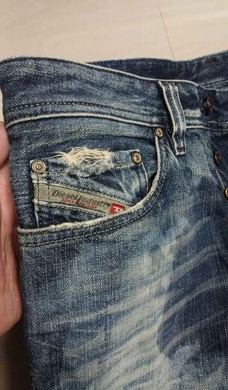 กางเกง Diesel SAFADO
made in ITALY เอวจริง 33 
เป้ายาว 10.7 ยาวจากเป้า 33.5
ปลายขา 8 แต่งเซอร์สวย 
ผ้าไม่ยืด รูปที่ 2