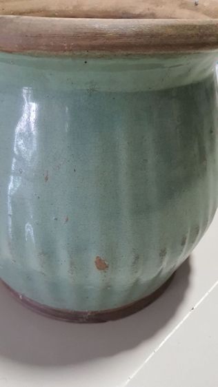 โถพลูโบราณ สีเขียว (มีตำหนิเล็กน้อยตามรูป) , (ซื้อแล้วไม่รับคืนหรือเปลี่ยน) ไม่มีเก็บปลายทาง รูปที่ 2
