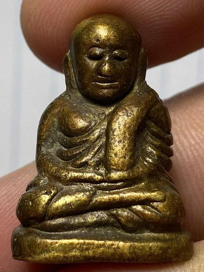 รูปหล่อหลวงพ่อเงินพิมพ์มือรองนั่งสวยๆ