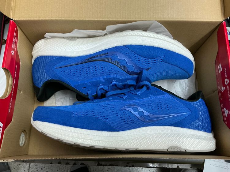 Saucony Freedom 4 Size 9.5 US ใหม่มากๆ รูปที่ 2