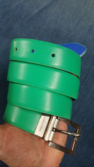 เข็มขัดหนังแท้ Ck ใส่ได้สองด้าน
เอว 37 ถึง 42 กว้าง 1.2
ยาวรวมหัว 46.7 หนังสวย 
สภาพหล่อ มีรอยตามใช้
