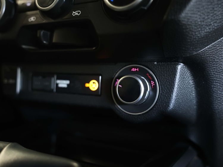 Isuzu D-MAX 2022 3.0 V-Cross Z 4WD Pickup ดีเซล ไม่ติดแก๊ส เกียร์ธรรมดา ขาว รูปที่ 3