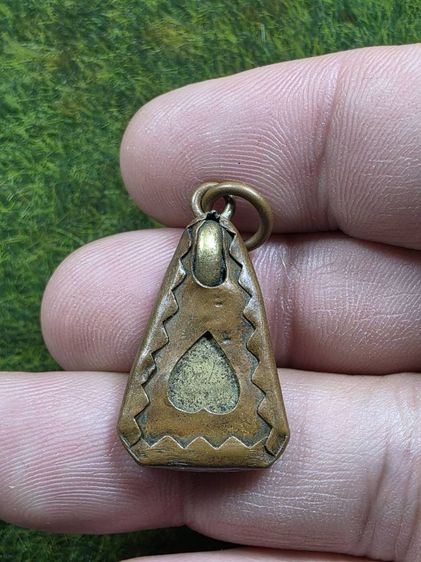 พระเหรียญจอบหลวงพ่อเงินวัดบางคลานเนื้อสีทองเก่าๆ รูปที่ 2