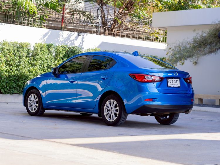 Mazda Mazda 2 2016 1.3 Skyactiv-G S Sedan Sedan เบนซิน ไม่ติดแก๊ส เกียร์อัตโนมัติ น้ำเงิน รูปที่ 4