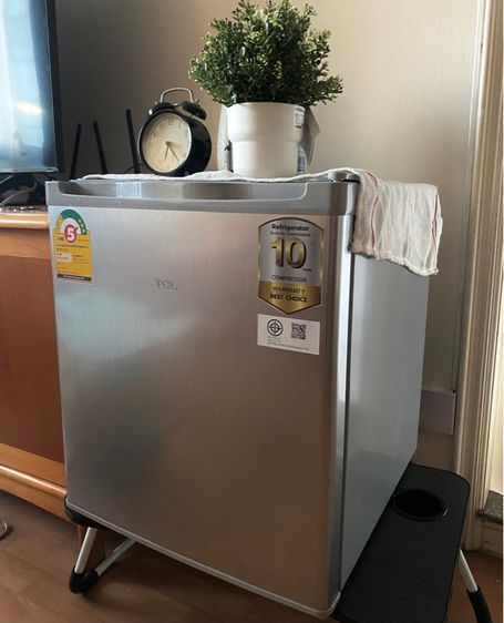 TCL ตู้เย็นมินิบาร์ ขนาด 1.6 Q สีเงิน