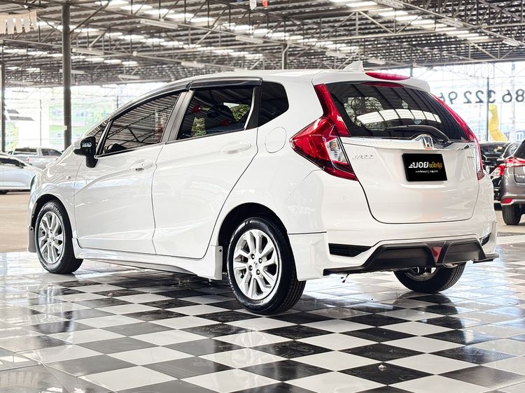 Honda Jazz 2018 1.5 V Sedan เบนซิน ไม่ติดแก๊ส เกียร์อัตโนมัติ ขาว รูปที่ 4