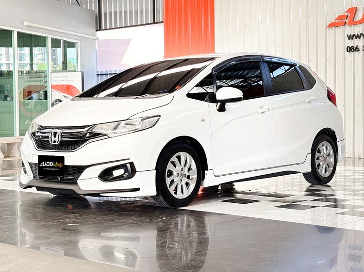 Honda Jazz 2018 1.5 V Sedan เบนซิน ไม่ติดแก๊ส เกียร์อัตโนมัติ ขาว