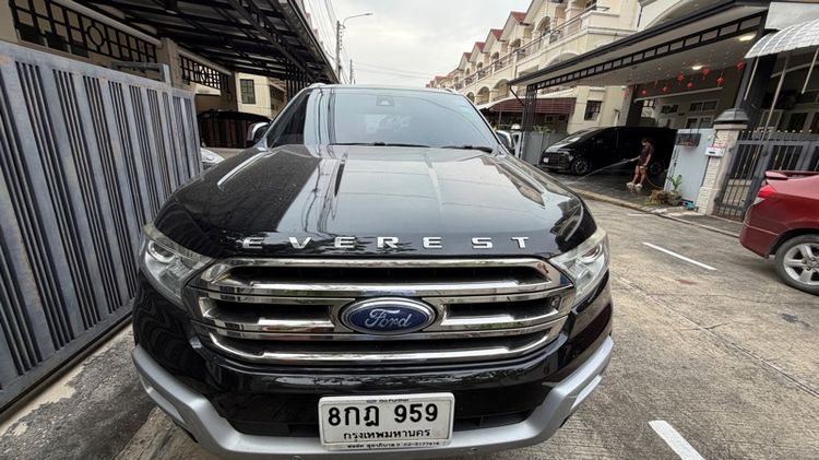 รถ Ford Everest 2.2 Titanium Plus สี ดำ