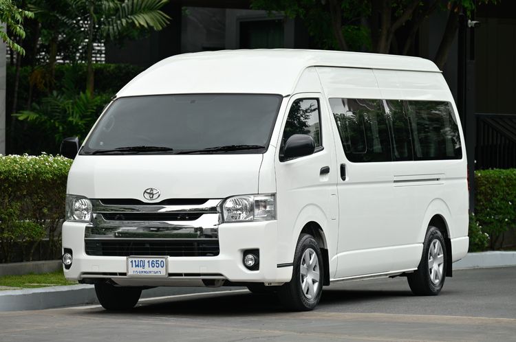 รถ Toyota Commuter 3.0 สี ขาว