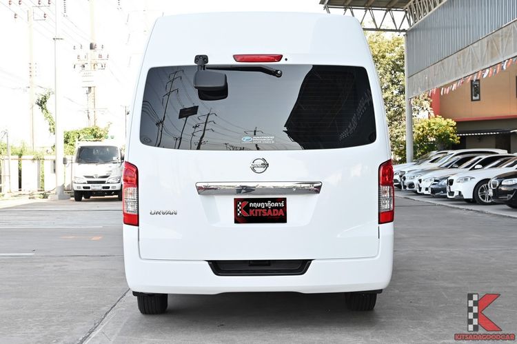 Nissan Urvan 2022 2.5 NV350 Van ดีเซล ไม่ติดแก๊ส เกียร์ธรรมดา ขาว รูปที่ 4