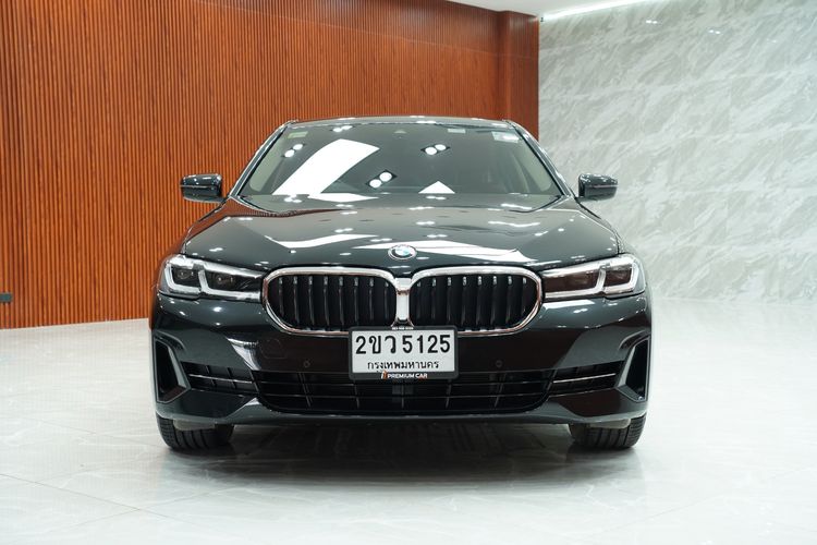 BMW Series 5 2022 530e Sedan ไฟฟ้า เกียร์อัตโนมัติ ดำ รูปที่ 3
