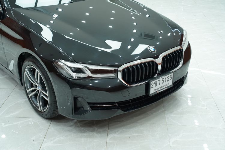 BMW Series 5 2022 530e Sedan ไฟฟ้า เกียร์อัตโนมัติ ดำ รูปที่ 2