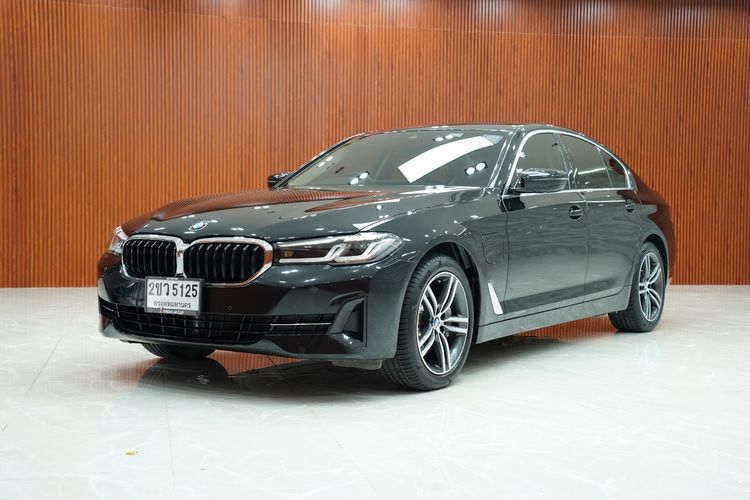 BMW Series 5 2022 530e Sedan ไฟฟ้า เกียร์อัตโนมัติ ดำ รูปที่ 4