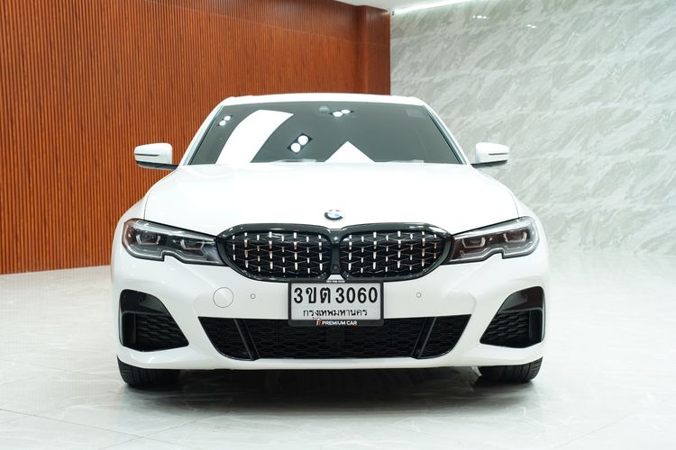 BMW Series 3 2022 330Li Sedan เบนซิน เกียร์อัตโนมัติ ขาว รูปที่ 2