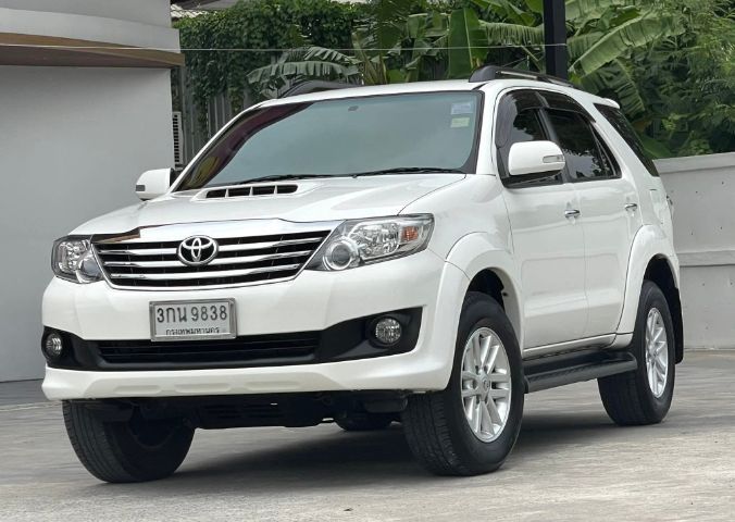 Toyota Fortuner 2014 2.4 V ดีเซล เกียร์อัตโนมัติ ขาว