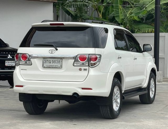 Toyota Fortuner 2014 2.4 V ดีเซล เกียร์อัตโนมัติ ขาว รูปที่ 2