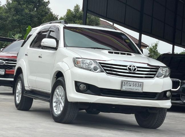 Toyota Fortuner 2014 2.4 V ดีเซล เกียร์อัตโนมัติ ขาว รูปที่ 3