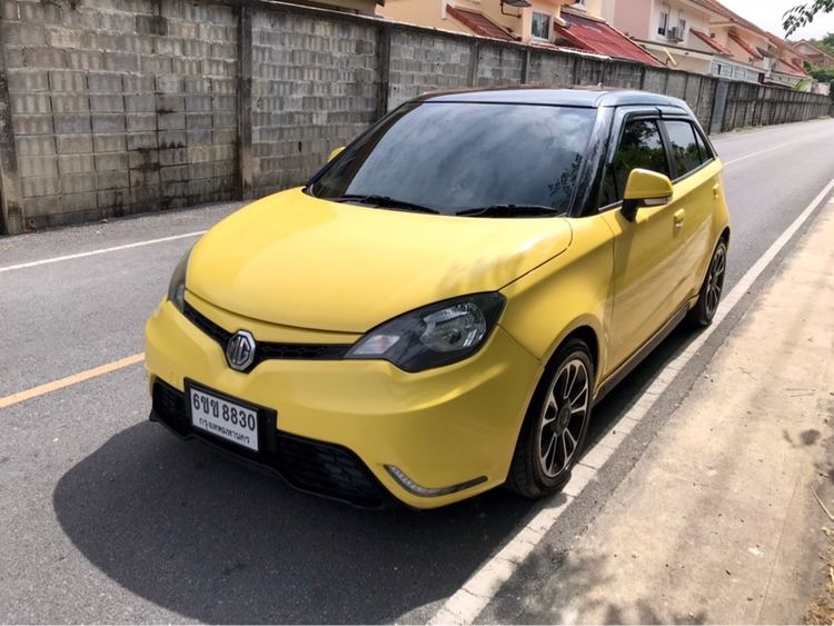 รถ MG MG3 1.5 C สี เหลือง