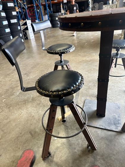 ชุดโต๊ะบาร์ไม้เนื้อแข็ง สไตล์ลอฟท์ ตอกหมุด แต่งเหล็กสีดำ  รูปที่ 3