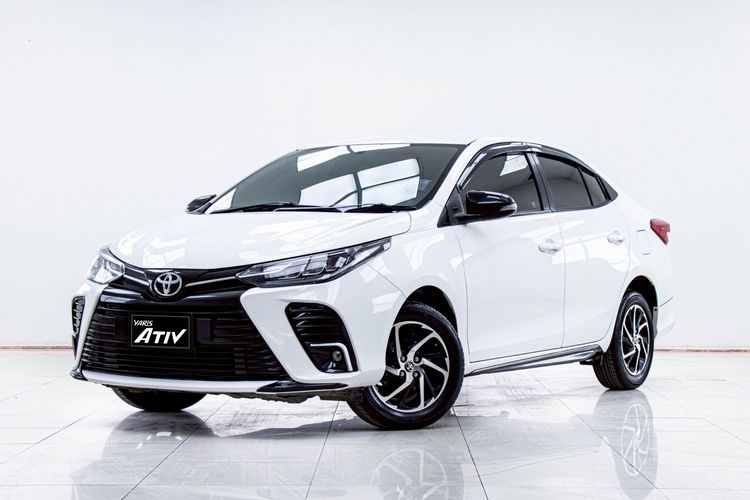 รถ Toyota Yaris ATIV 1.2 Sport สี ขาว
