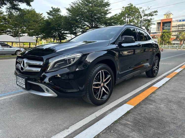 รถ Mercedes-Benz GLA-Class GLA200 สี ดำ