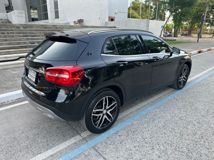 Mercedes-Benz GLA-Class 2017 GLA200 Sedan เบนซิน ไม่ติดแก๊ส เกียร์อัตโนมัติ ดำ รูปที่ 4