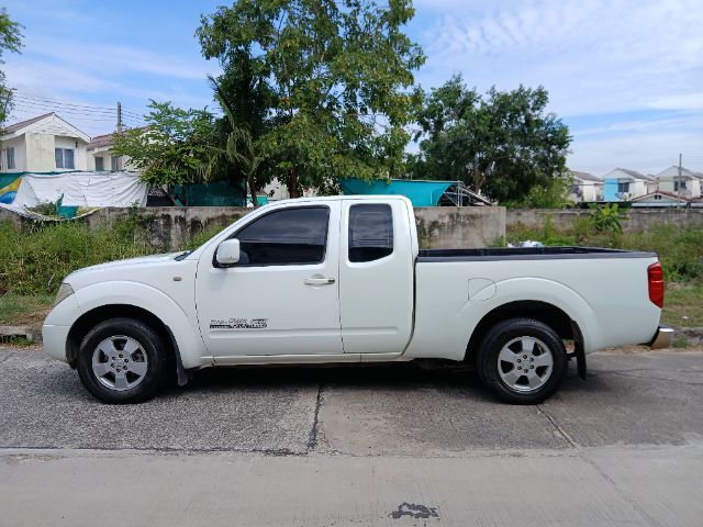 Nissan BIG-M FRONTIER NAVARA 2011 2.5 SE Pickup ดีเซล ไม่ติดแก๊ส เกียร์ธรรมดา ขาว รูปที่ 2