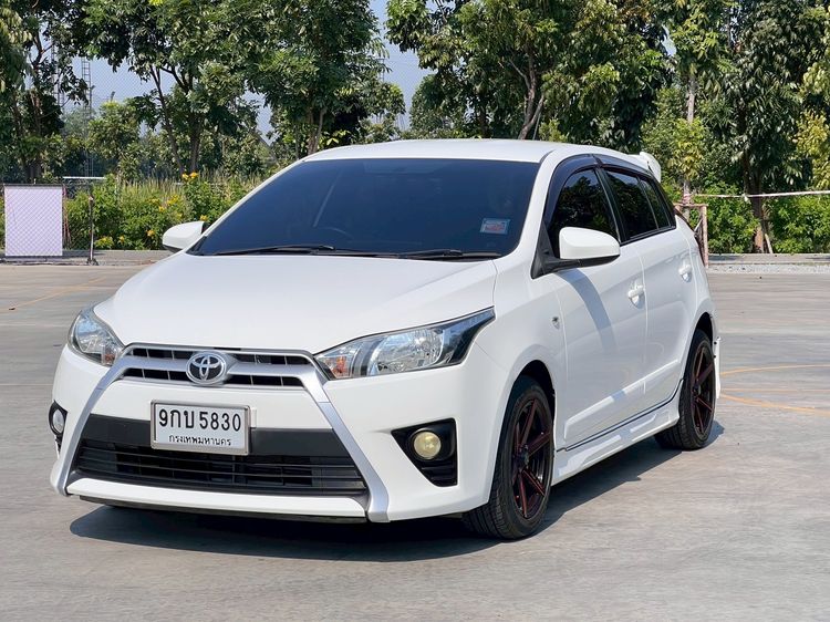 รถ Toyota Yaris 1.2 E สี ขาว